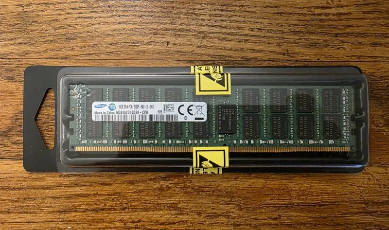 Модуль памяти Samsung 16GB M393A2G40DB0-CPB, PC4-2133P-RA0-10-DC0 DDR4, ECC Regi