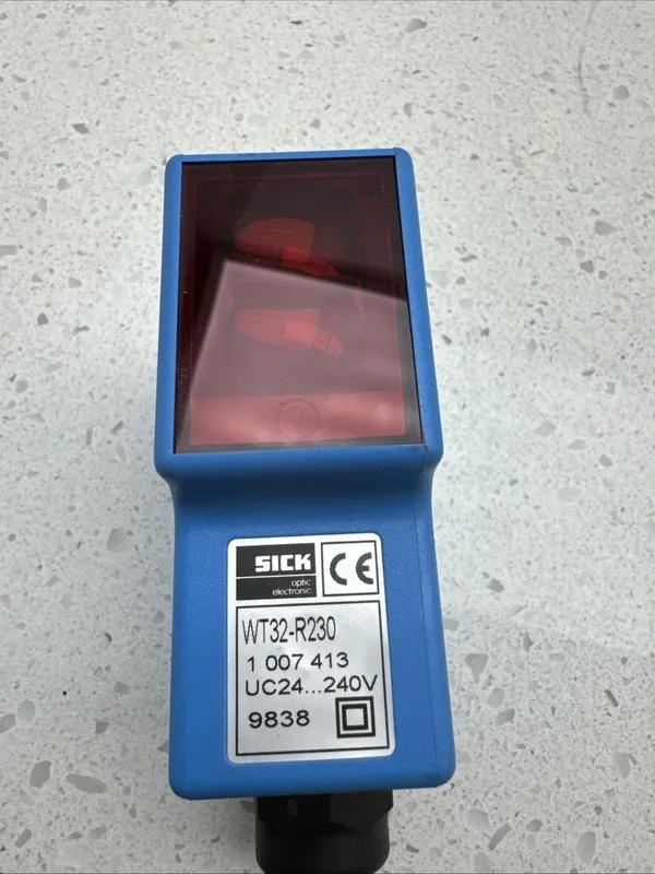 Датчик приближения Sick Proximity PhotoElectric Sensor WT32-R230 100-2000MM 24-2