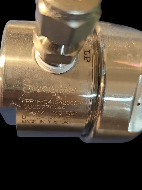 Трубопроводная арматура Gas Pressure Regulator Swagelok, 2000 PSI Max, P/N KPR1F — фото лота 1