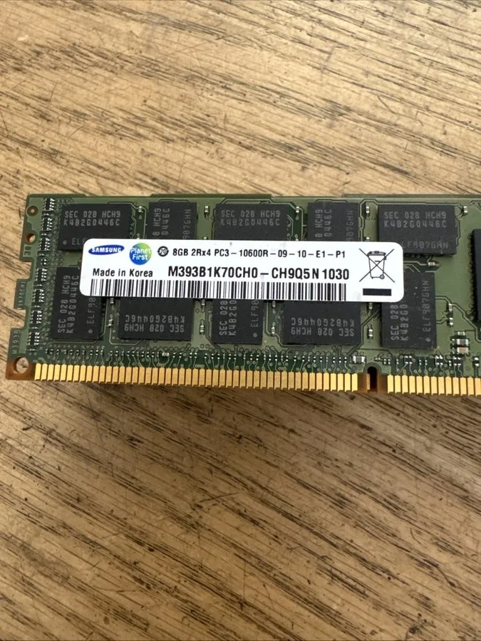 Модуль памяти HP 501536-001 Samsung 8gb 2Rx4 pc3-10600r-09-10-e1-p1 m393b1k70ch0