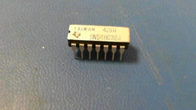 Микросхема Texas Instruments SN54HC32J IC Logic Gates Quad 2-Input OR CDIP14 — фото лота 1