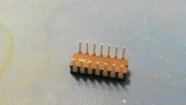 Микросхема Texas Instruments SN54HC32J IC Logic Gates Quad 2-Input OR CDIP14 — фото лота 2
