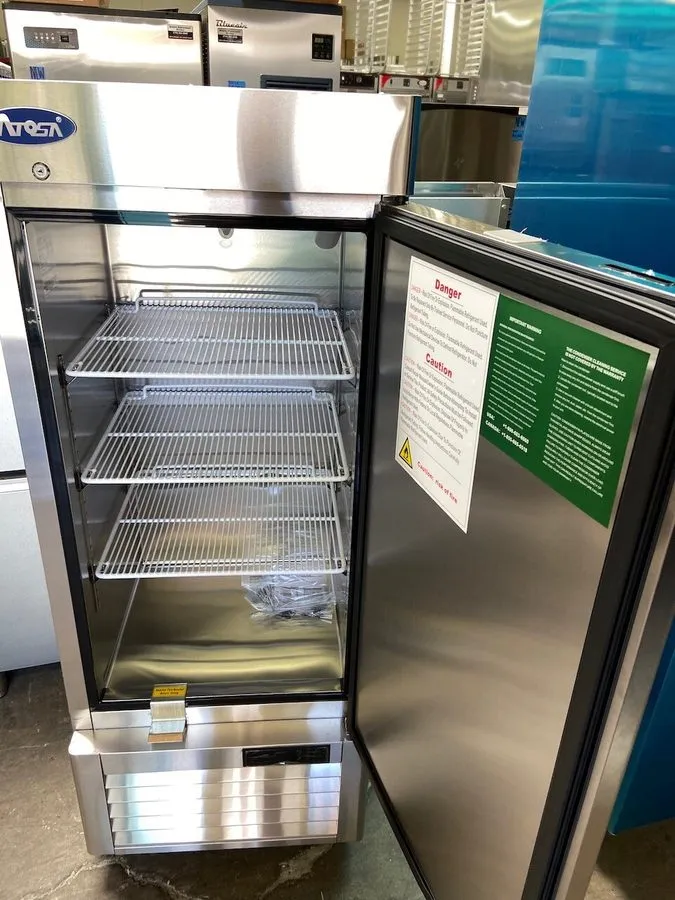 Холодильный шкаф 1 Door 25" Refrigerator Stainless Steel Reach In NSF Atosa MBF8 — фото лота 1