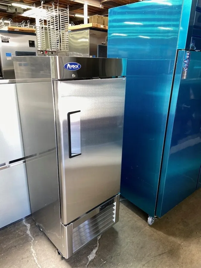 Холодильный шкаф 1 Door 25" Refrigerator Stainless Steel Reach In NSF Atosa MBF8 — фото лота 2