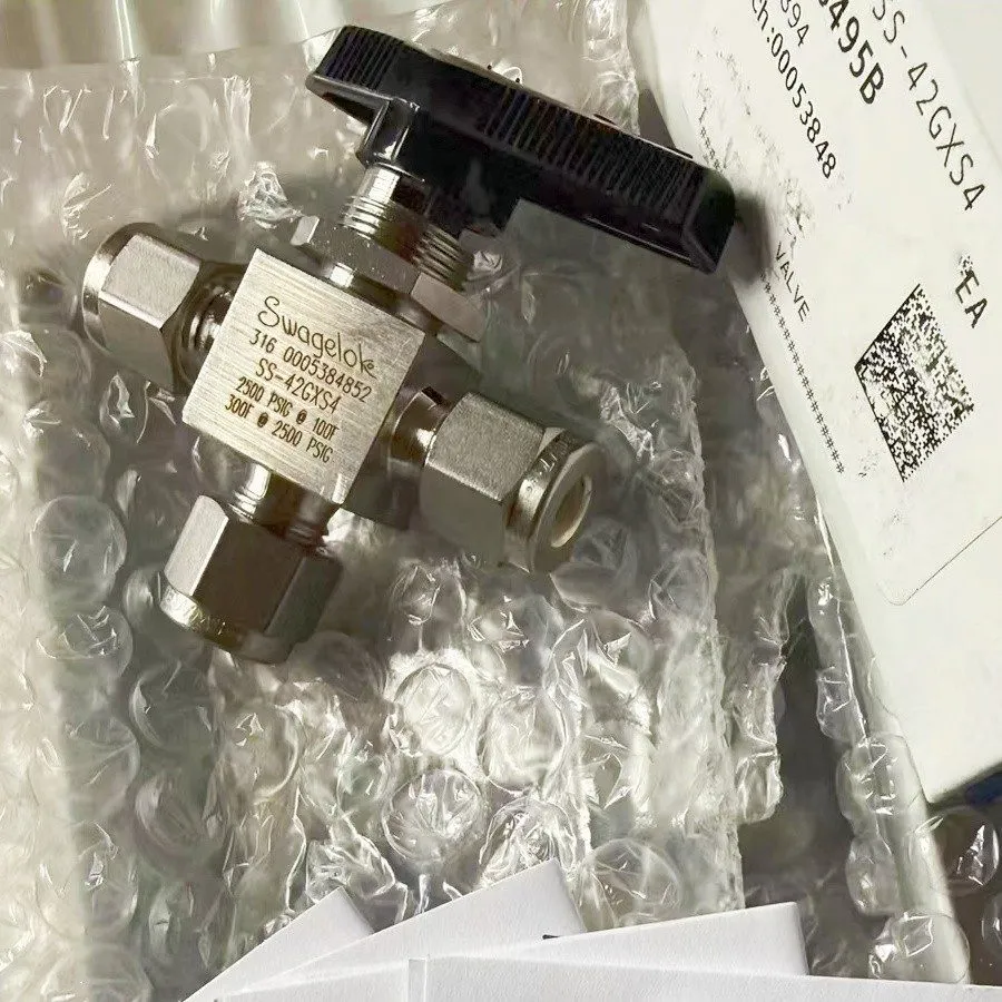 Клапан Swagelok SS-42GXS4 3 way ball valve 1/4 in tube fitting