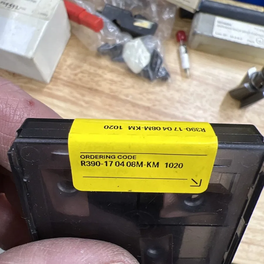 Режущий инструмент SANDVIK Coromant R390-17 04 08M-MM 2030 Carbide Milling Inser