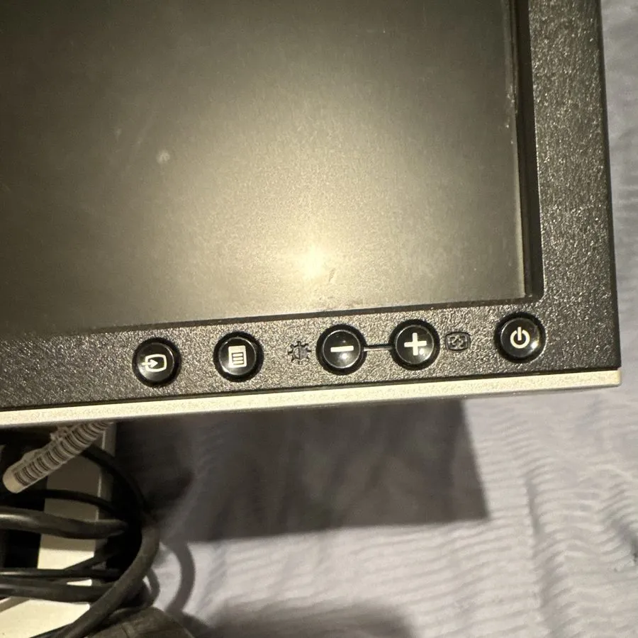 Монитор Dell UltraSharp 1907FP 19in LCD Monitor 1280x1024 5:4 VGA DVI-D Black