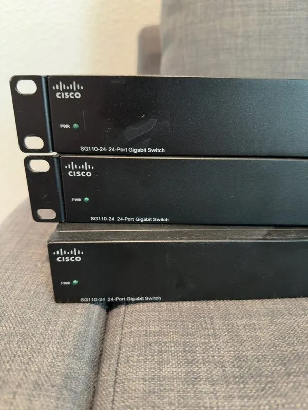 Коммутатор Cisco SG110-24HP 24-Port Gigabit PoE Unmanaged Switch 100W 2x SFP — фото лота 1