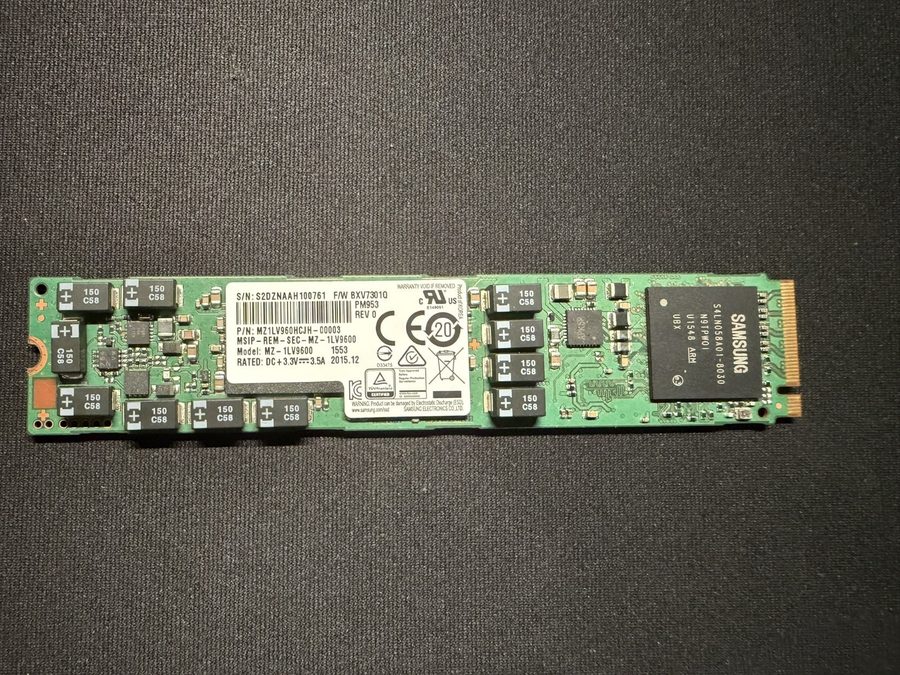 SSD-накопитель Samsung PM953 960GB NVMe M.2 22110 SSD MZ1LV960HCJH-00003 MZ-1LV9