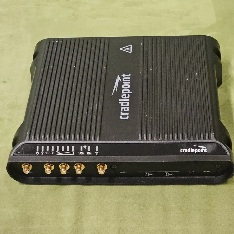 Маршрутизатор Cradlepoint IBR1700-1200M-B Ruggedized Mobile Wireless Router 4G