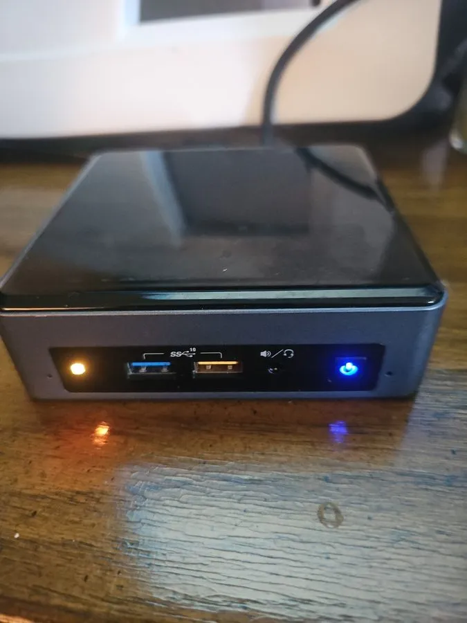 SSD-накопитель Intel NUC NUC8i3BEK i3-8109U 8GB RAM 250GB SSD Iris 655 Mini PC