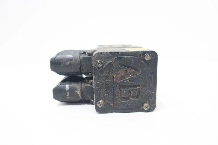 Серводвигатель Allen-Bradley MPL-B1520U-EJ72AA 480V AC 2.4Nm Servo Motor — фото лота 2