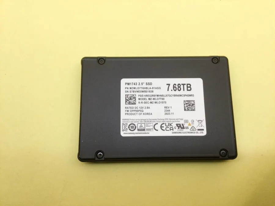 Сервер Samsung PM1743 (MZ-WLO7T60) 7.68TB 2.5in NVMe PCIe Internal Server SSD