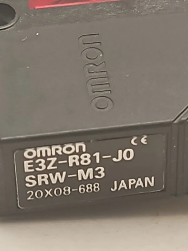 Фотоэлектрический датчик OMRON E3Z-R81-J0 Retro Reflective Photoelectric Sensor  — фото лота 1