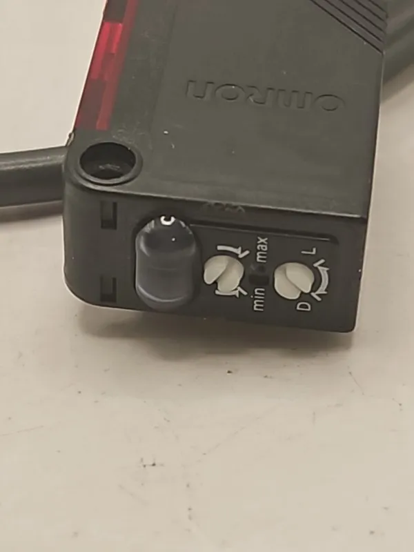 Фотоэлектрический датчик OMRON E3Z-R81-J0 Retro Reflective Photoelectric Sensor  — фото лота 2