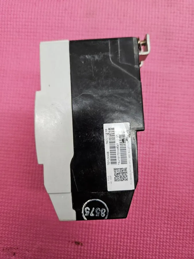 Автоматический выключатель GE TEYL3040B 3 Pole 40 Amp 480V Circuit Breaker Shunt