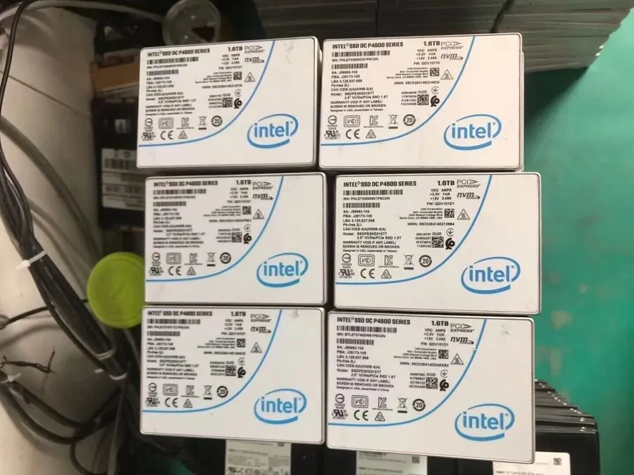 SSD-накопитель Intel DC P4600 1,6 TB SSD PCIe 3.1 x4 NVMe U.2 2,5" SSDPE2KE016T7