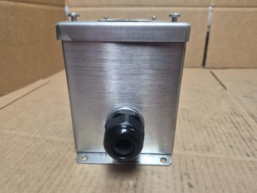 Монтажный шкаф Hoffman E3PBXSS, 4 x 4.75 x 8 304 SS, 3-Hole, Pushbutton Enclosur