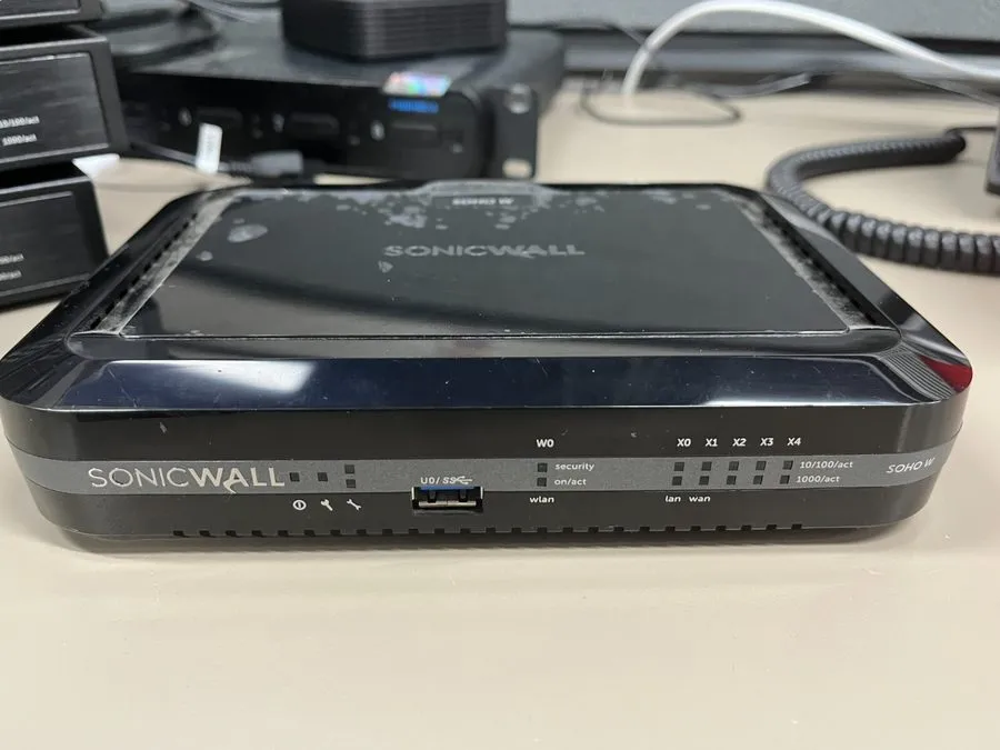Межсетевой экран SonicWall SOHO 250 W APL41-0BA Wireless Network Security Firewa