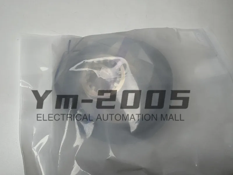 Датчик приближения Omron E2E-X18MF1-Z Proximity Switch Sensor 12-24VDC