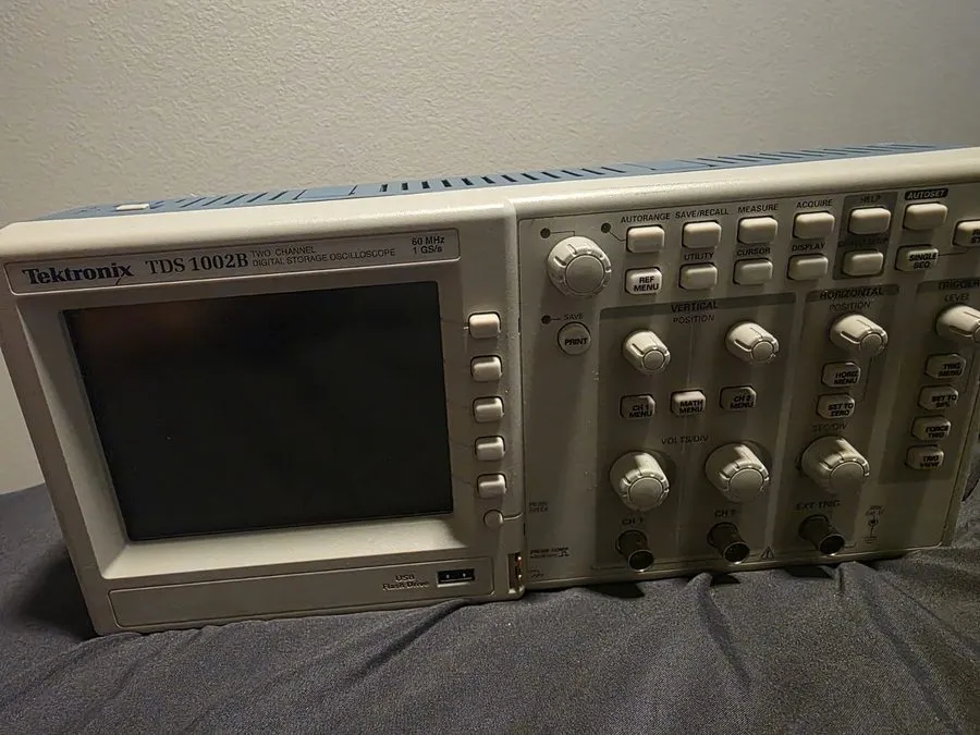 Осциллограф Tektronix TDS1002B 60MHz 2 Channel 1 GS/s Oscilloscope (Needs Calibr