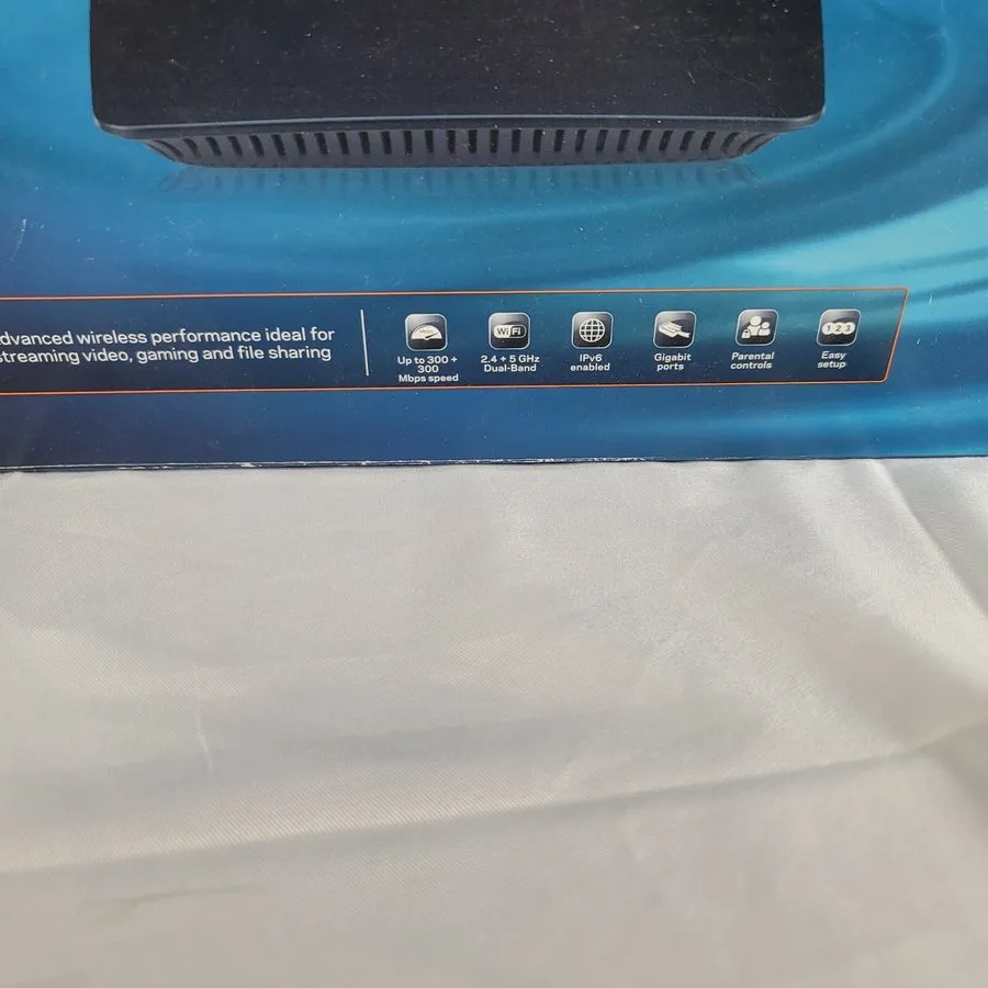 Маршрутизатор Cisco Linksys EA2700 300 Mbps 4-Port Gigabit Wireless N Router