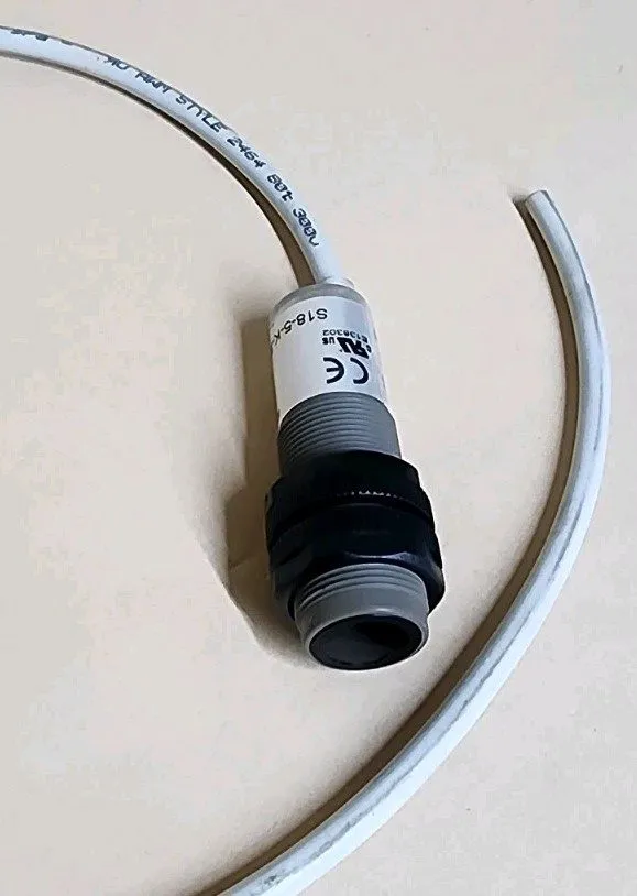 Датчик DATALOGIC S18-5-K-30 Pohotoelectric Sensor PNP NPN 100MM Range — фото лота 1
