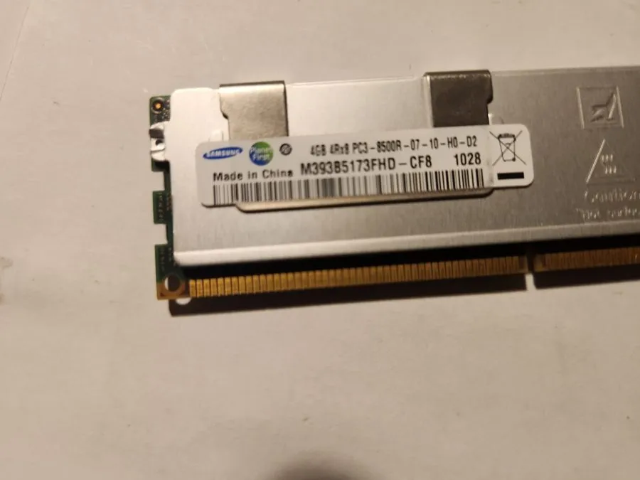 Модуль памяти SAMSUNG M393B5173FHD-CF8 4GB PC3-8500R DDR3-1066 4RX8 ECC