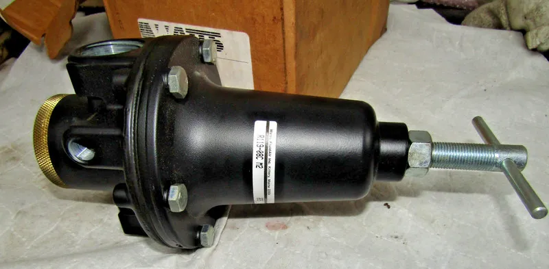 Трубопроводная арматура Watts R119-08C Pneumatic Air Pressure Regulator 1" NPT