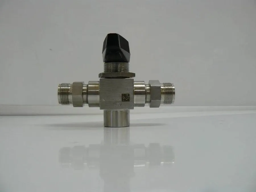 Клапан Swagelok SS-83XKS8MM SS 3-Piece High Pressure 3-Way Ball Valve FNSP — фото лота 2