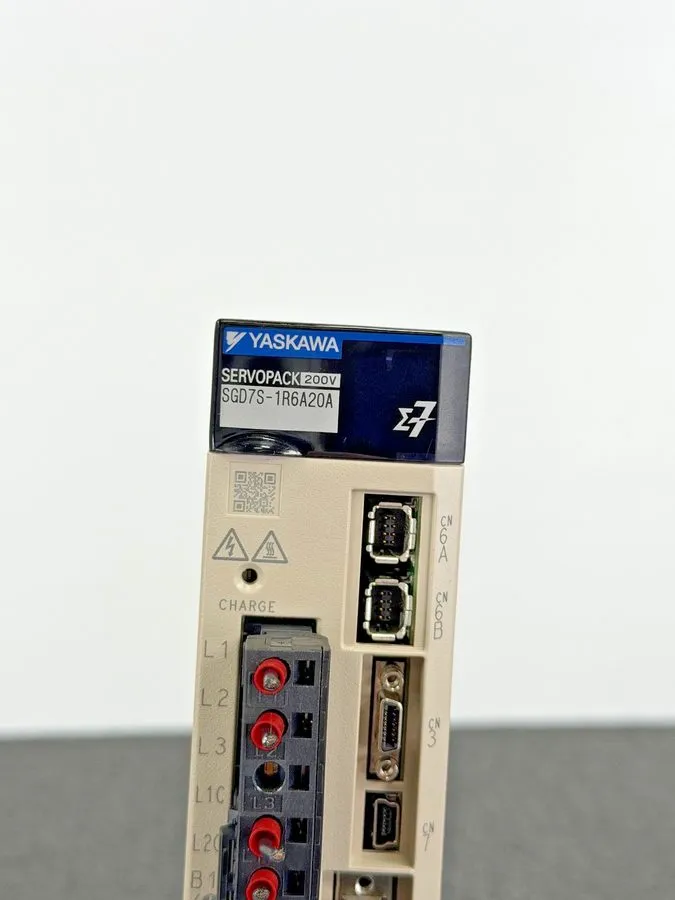 Сервопривод Yaskawa SGD7S-1R6A20A Servopack 200W