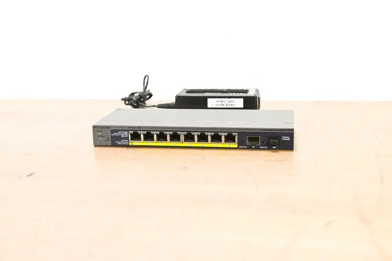 Коммутатор NETGEAR GS110TPv3 8 Port Gigabit PoE+ Ethernet Smart Switch 2 SFP GS1