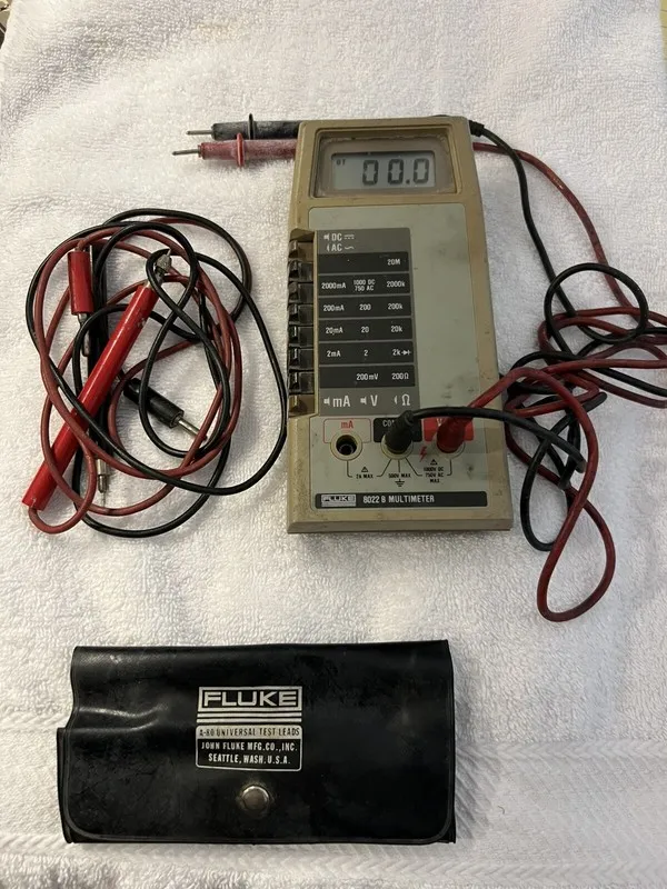 Мультиметр Fluke 8022A Digital Multimeter W/ Leads And Extras, Manual, Case