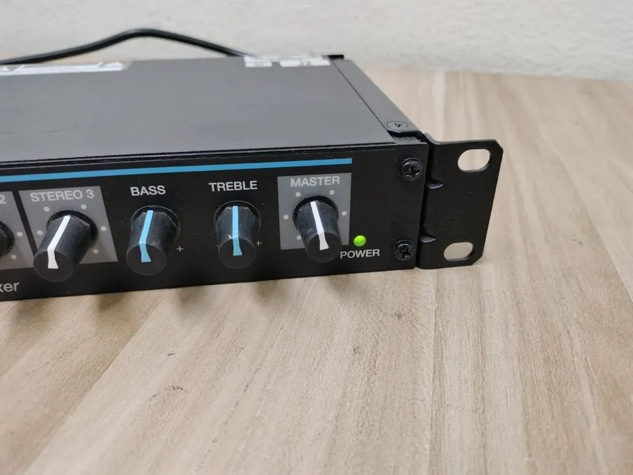 Микшерный пульт Shure SCM262 Microphone Mixer 2 SLIGHTLY DAMAGED KNOBS w5c