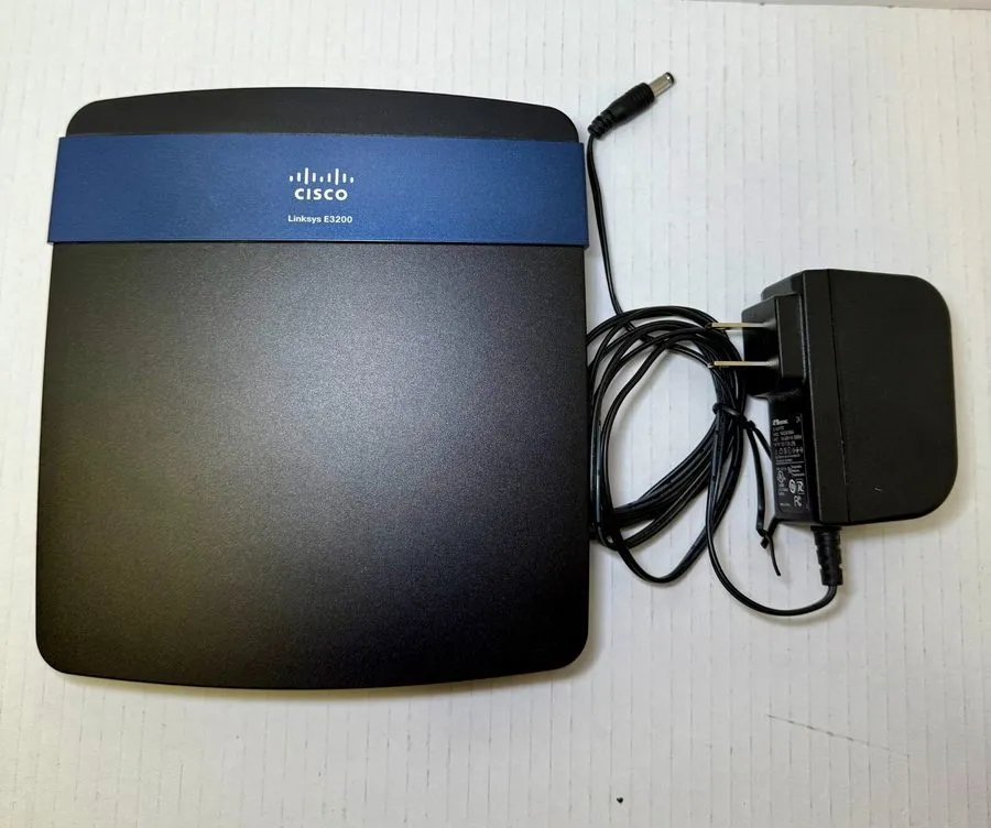 Маршрутизатор Cisco Linksys E3200 4-Port Gigabit Wireless N Router