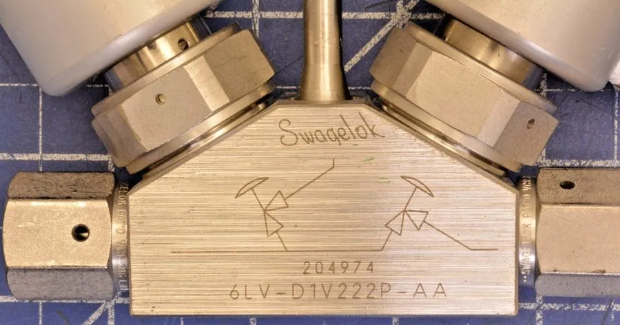 Клапан Swagelok 6LV-D1V222P-AA STAINLESS STEEL DUAL BELLOWS VALVE, 157803