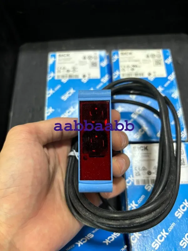 Датчик 1PC SICK DE-79183 GLD20G-1H112170ZZZ Photoelectric Sensor