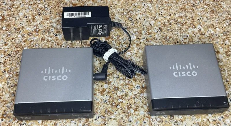 Коммутатор Cisco (SF100D-05) 5-Port 10/100 Desktop Switch with QoS