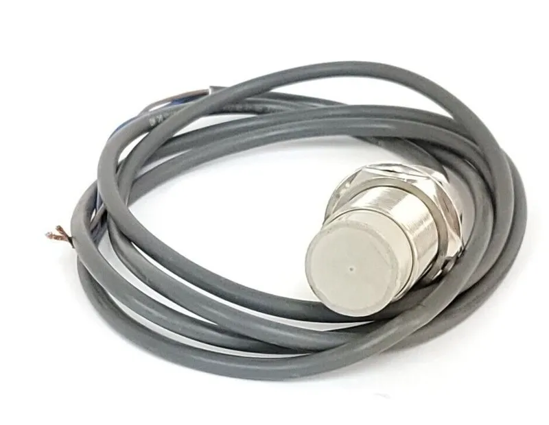 Датчик приближения OMRON E2E2-X18MB1 PROXIMITY SENSOR