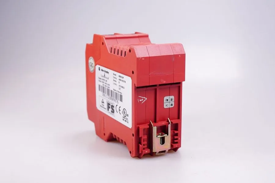Реле безопасности Allen-Bradley 440R-H23176 MSR210P Safety Relay 24VDC Series B