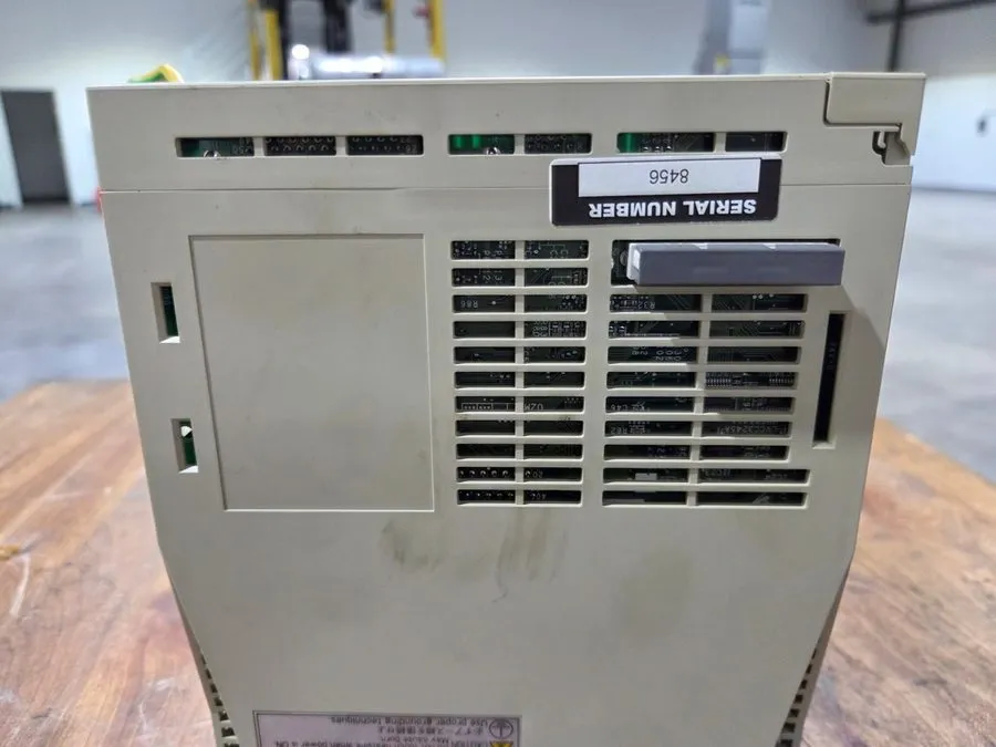 Сервопривод Yaskawa SERVOPACK SGDH-15AE Digital AC 3-Phase Servo Drive 200V 1.5k