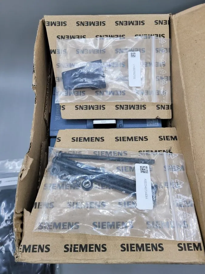 Автоматический выключатель Siemens 3VA5340-5EC31-0AA0 Bolt On Circuit Breaker 40