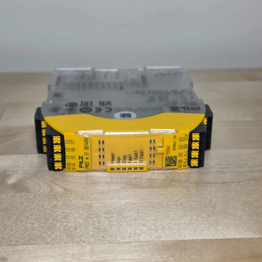 Реле безопасности PILZ safety relay PNOZ m EF 8DI4DO 772142