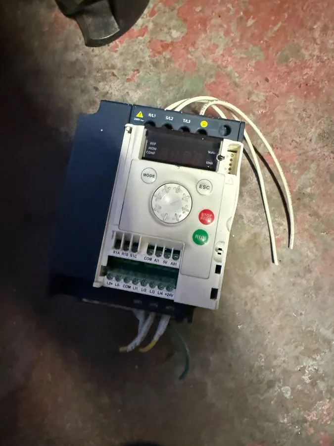 Частотный преобразователь Schneider ATV12HU15M2 Altivar 12, 200-240V 1PH, 1-Phas
