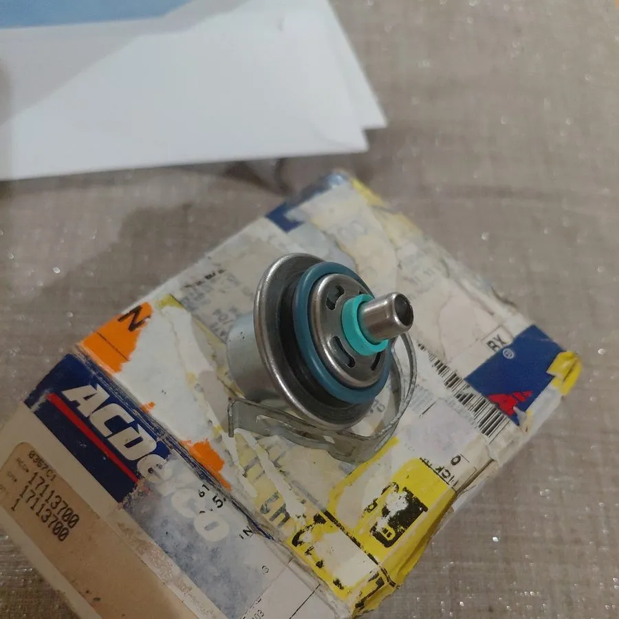 Трубопроводная арматура ACDelco 17113700 Fuel Injection Pressure Regulator with  — фото лота 1