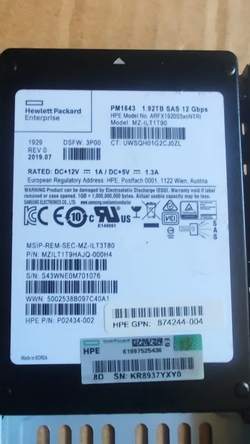SSD-накопитель Samsung PM1643 1.92TB HPE 2.5" SAS SSD MZ-ILT1T90 P02434-002 MZIL