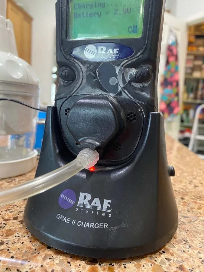 Газоанализатор RAE Systems QRAE II PGM-2400P Multi-Gas Detector w/ Charger As-Is