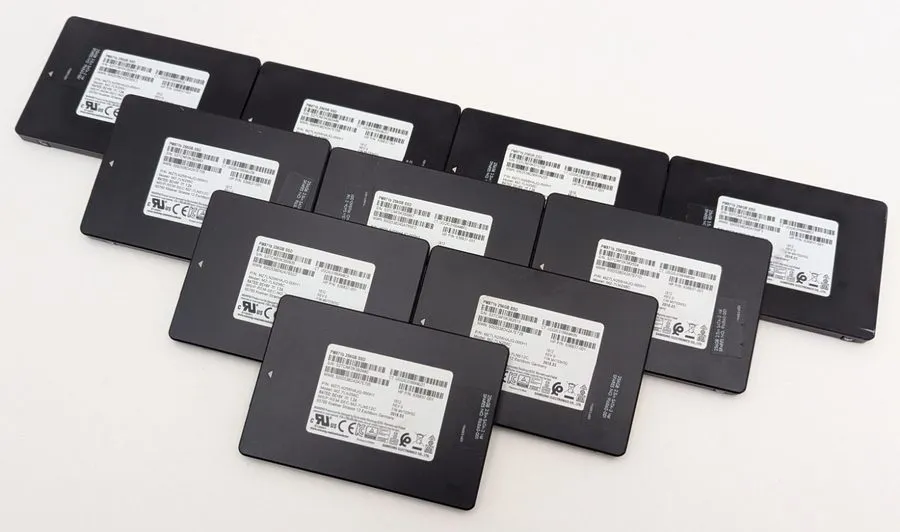 SSD-накопитель Samsung PM871b 256GB SATA III 2.5" Solid State Drive SSD MZ7LN256