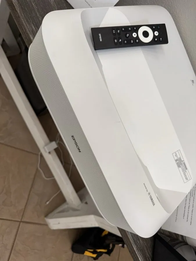 Проектор Epson EpiqVision Ultra LS500 Short Throw Laser Projector 4000 lumens 4K