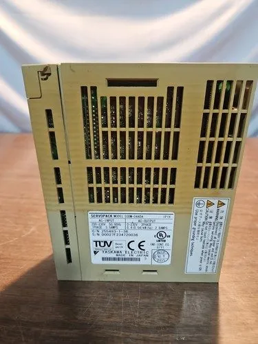 Сервопривод Yaskawa SGDM-04ADA ServoPack Servo Drive 1Ph 230V In 0.4kW 2.8A 300H — фото лота 1